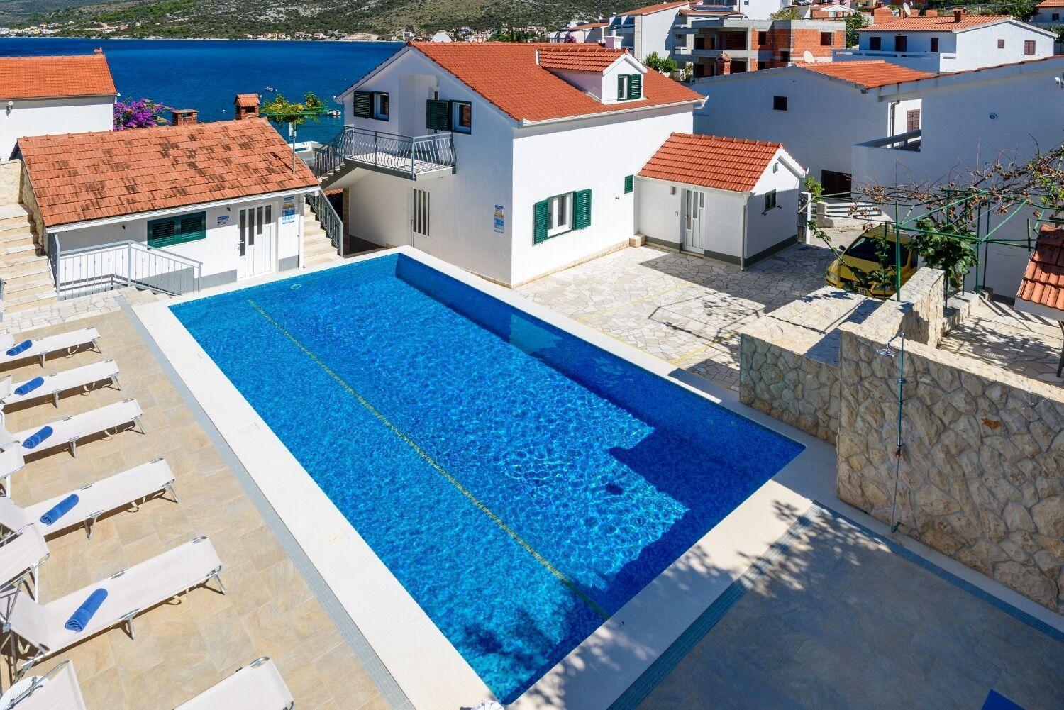 Apartments Bisernica-With Pool Ražanj Exteriör bild