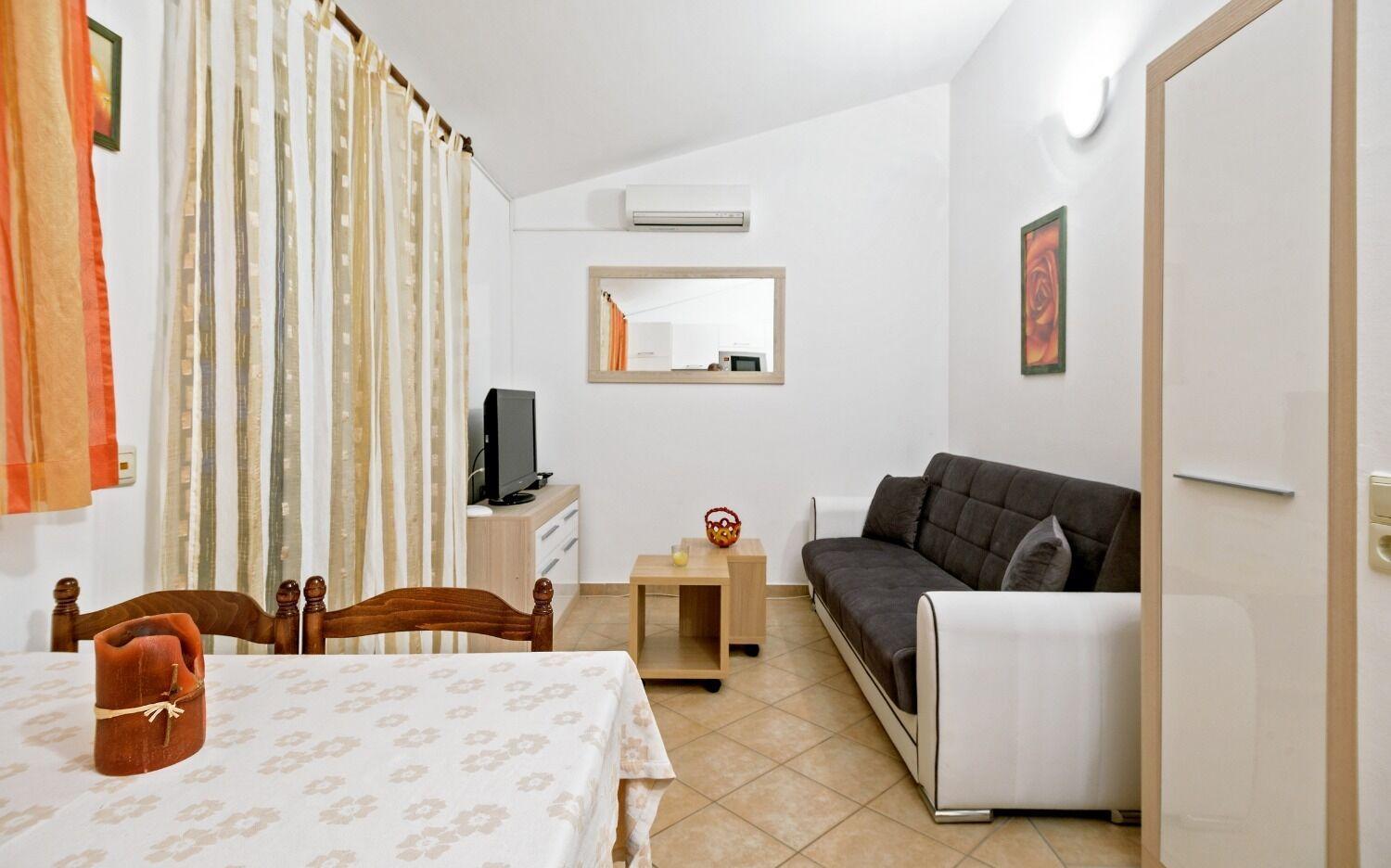 Apartments Bisernica-With Pool Ražanj Exteriör bild