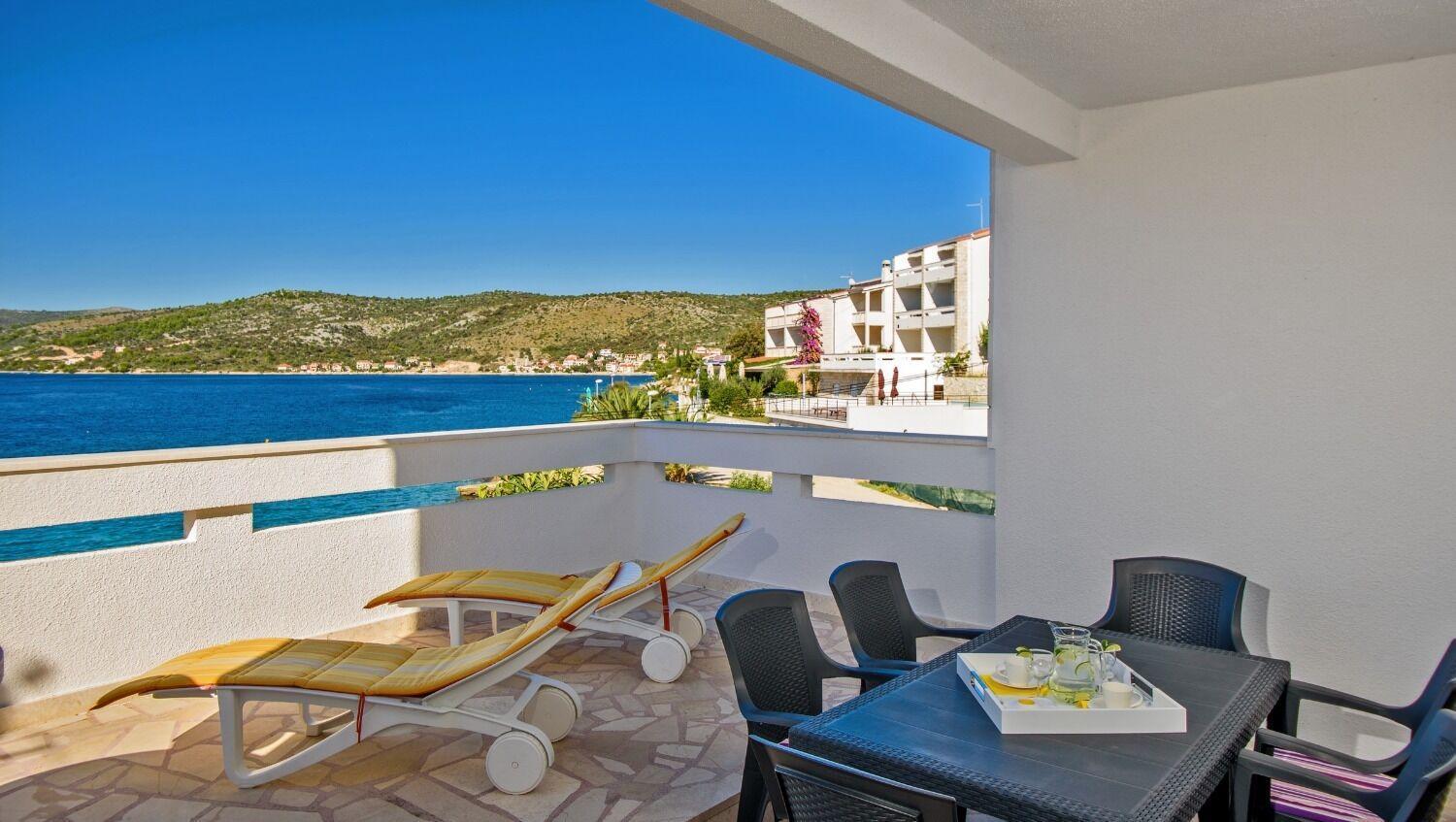 Apartments Bisernica-With Pool Ražanj Exteriör bild