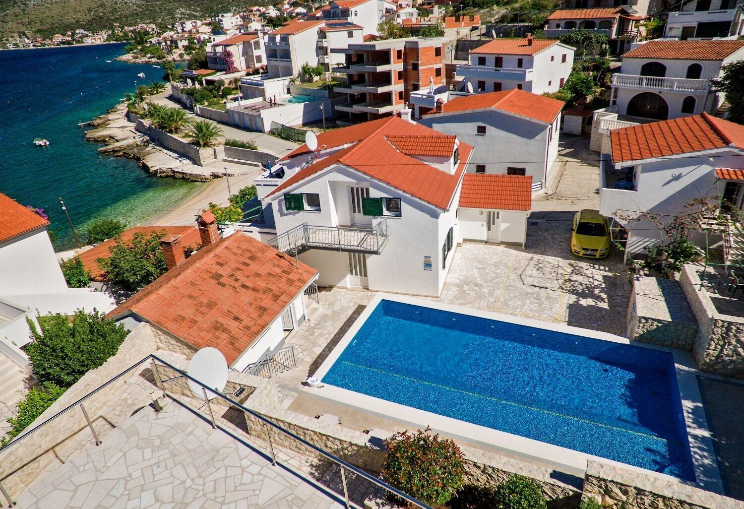Apartments Bisernica-With Pool Ražanj Exteriör bild